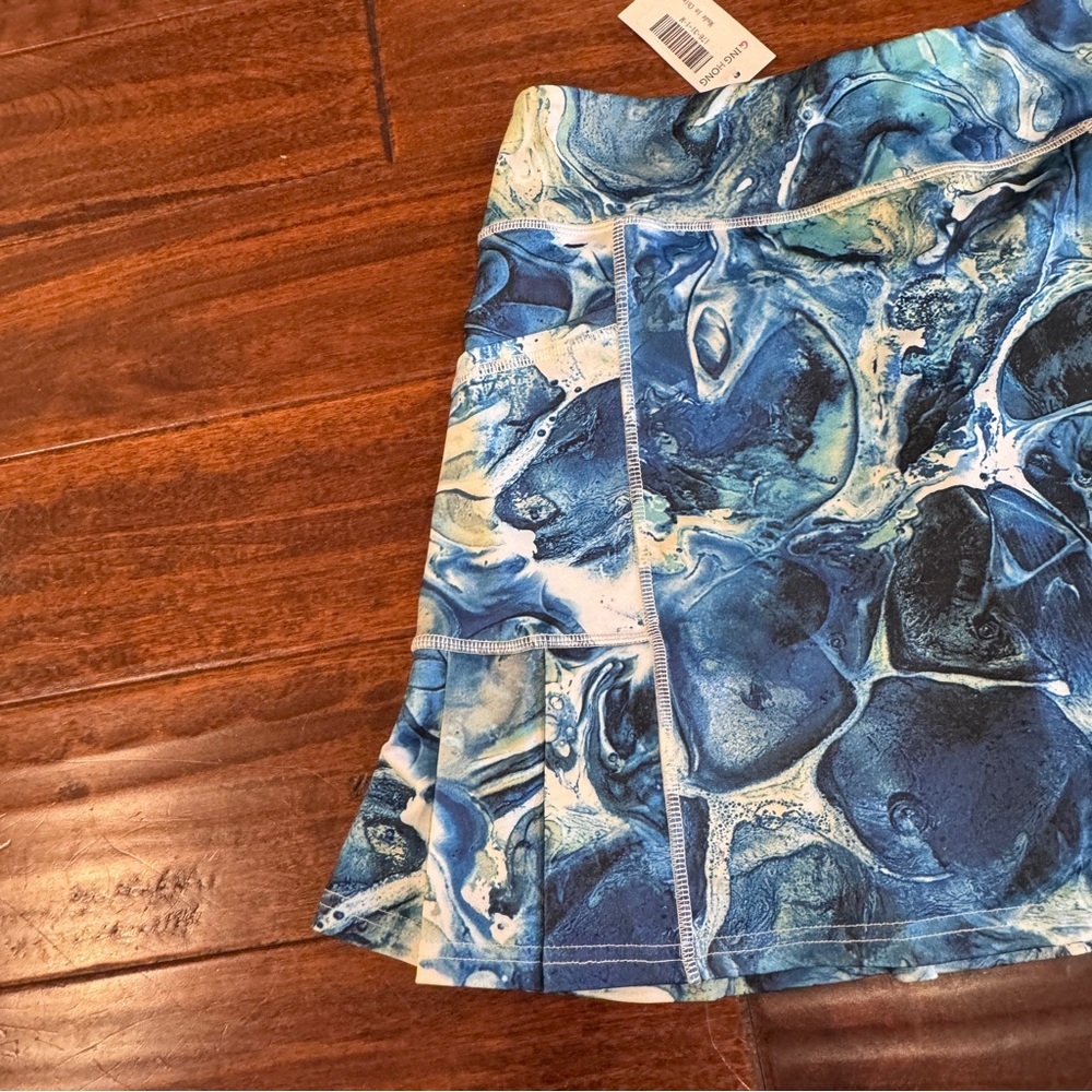 Great shorts, high waisted mtple Blue colored design, shorts underneath, size M. - Picture 3 of 5